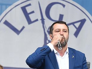 salvini-col-rosario-in-mano-al-comizio-il-vescovo-mogavero-chi-e-con-lui-non-puo-dirsi-cristiano