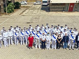 mazara/lomaggio-al-comandante-euna-donazione-per-le-mense-fraterne