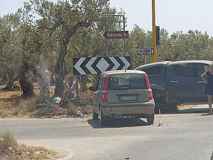 incidente-al-semaforo-di-triscina-tra-una-panda-ed-un-fuoristrada