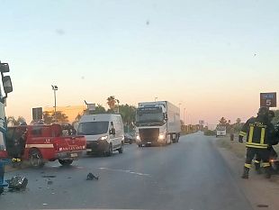 terribile-incidente-frontale-sulla-ss115-auto-si-accartoccia-tre-feriti-uno-in-gravi-condizioni