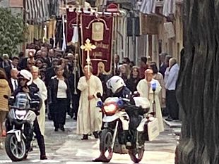 fugge-in-monopattino-tra-la-folla-durante-la-processione-fermato-dalla-polizia-locale