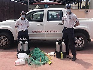 trapani/levanzo-ricci-di-mare-pescati-in-area-protetta-sequestrati-dalla-capitaneria