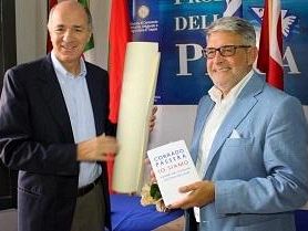 l-ex-ministro-passera-in-visita-alla-nuova-sede-del-distretto-della-pesca