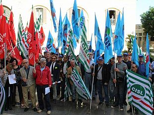 trapani-cgil-cisl-e-uil-stamattina-in-piazza-contro-la-perdita-di-fondi-pac-per-gli-asili-nido