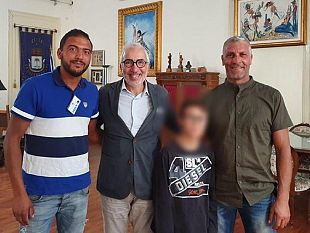 il-sindaco-alfano-incontra-gli-eroici-cittadini-che-disarmarono-lextracomunitario-nel-parcheggio-della-lidl