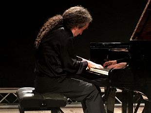 trapani-il-pianista-fabio-romano-presenta-il-suo-recital-dal-titolo-dramma-e-giocosita