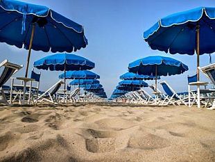 caro-spiaggia-2023federconsumatori-lancia-lallarme