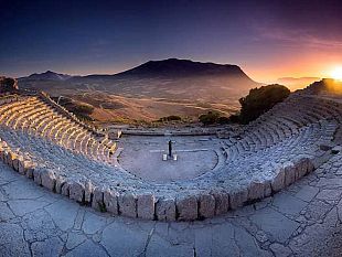 presentato-il-cartellone-del-segesta-teatro-festival-2022