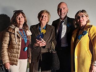mazara-la-profssa-lina-tommaso-riceve-riconoscimento-dallairc