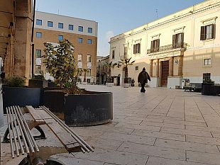 mazara-piazza-della-repubblica-l-arredo-per-tutte-le-stagioni-lo-scempio-persiste