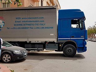 video-mazara-grosso-ingorgo-sul-lungomare-a-causa-auto-posteggiata-quasi-all-incrocio-con-via-rapisardi