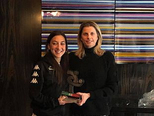 a-noemi-manno-il-premio-come-calciatrice-del-mese-aic-di-novembre