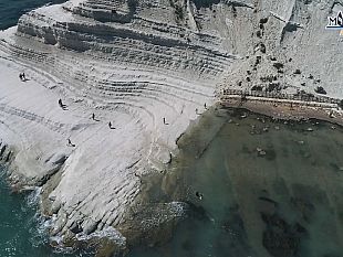 video-continuano-le-denunce-per-gli-accessi-alla-scala-dei-turchi-mareamico-propone-accessi-contingentati