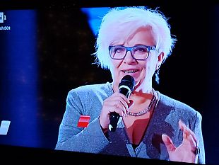 the-voice-senior-la-voce-della-trapanese-giovanna-sorrentino-incanta-tutti-su-rai-uno