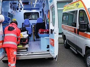 si-schianta-con-la-moto-contro-un-albero-27enne-in-gravi-condizioni