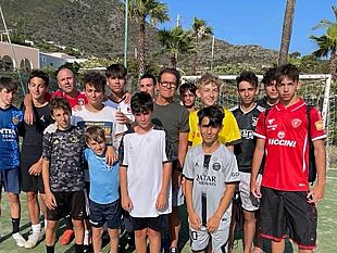 pantelleria-fabio-capello-allena-i-ragazzi-di-scauri