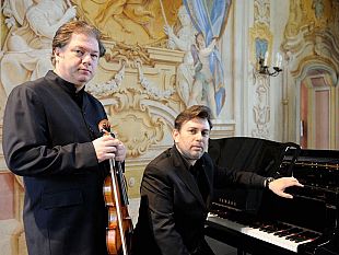 marsala-tutto-pronto-per-il-concerto-echi-di-eleganza-di-cihat-askin-e-roberto-issoglio