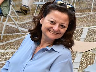la-giornalista-castelvetranese-lidia-tilotta-presenta-a-marinella-karibu