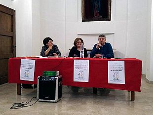 pubblico-numeroso-e-attento-alla-presentazione-del-libro-la-sfida-educativa-giorno-per-giorno-scritto-da-saverio-sgroi
