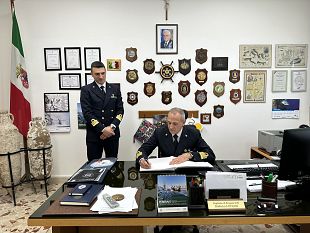 capitaneria-di-porto-di-mazara-visita-del-direttore-marittimo-della-sicilia-occidentale-michele-maltese