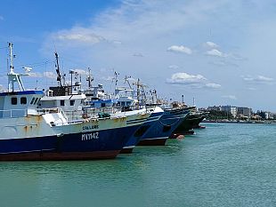 si-celebra-la-pesca-ma-si-va-verso-il-suo-funerale-almeno-a-mazara-del-vallo
