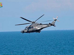 intervento-antincendio-di-un-elicottero-hh139b-dellaeronautica-militare