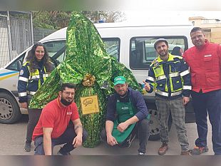 maxi-uovo-di-pasqua-donato-al-centro-aias-di-mazara