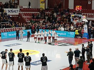 basket-lba-altra-partita-farsa-al-palashark-contro-trento