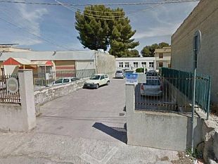 vandali-in-azione-alla-nino-atria-danni-per-mille-euro-alle-porte-e-finestre