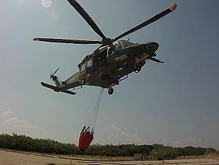 aeronautica-militare-ancora-impegnata-nello-spegnimento-di-un-incendio