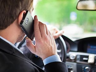 trapani-controlli-della-polizia-municipale-su-uso-cellulare-durante-guida