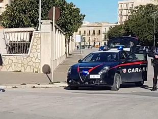 trapani/trapani-minaccia-passanti-con-una-bottiglia-di-vetro-arrestato
