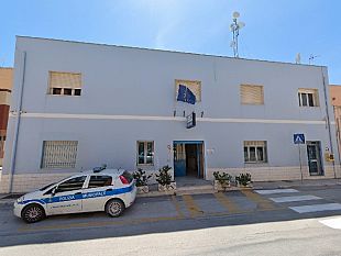 mazara-sicurezza-stradale-acquistate-dal-comando-di-pm-fornitura-di-segnaletica-e-transenne