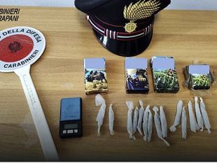 getta-panetti-di-hashish-da-una-finestra-durante-perquisizione-arrestato-45enne-di-partanna