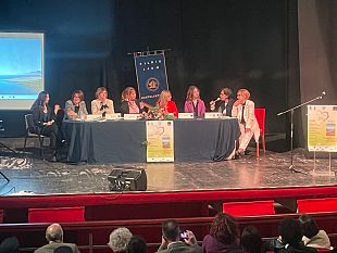 la-fildis-di-castelvetrano-ha-celebrato-al-teatro-selinus-il-ruolo-della-donna-madre