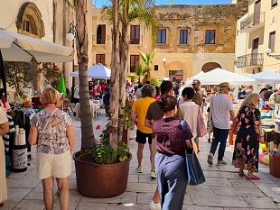 mazara-domenica-1-febbraio-torna-nel-centro-storico-il-mercatino-dellantiquariato-usato-e-svuota-cantine