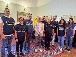 mazara-il-sindaco-salvatore-quinci-accoglie-i-nuovi-agenti-di-polizia-municipale