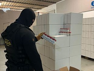 la-gdf-di-palermo-sequestra-stabilimento-industraile-per-la-produzione-clandestina-di-sigarette