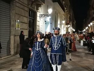 il-corteo-storico-de-la-perla-imperiale-sfila-a-trapani-medievale