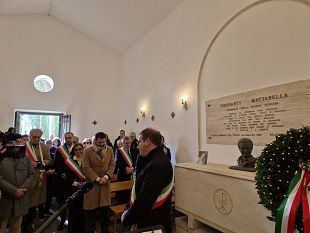 il-ricordo-di-piersanti-mattarella-nel-cimitero-di-castellammare-del-golfo