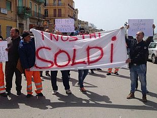 video-abbiamo-lasciato-l-aula-consiliare-meglio-di-prima-corteo-degli-operai-belice-ambiente