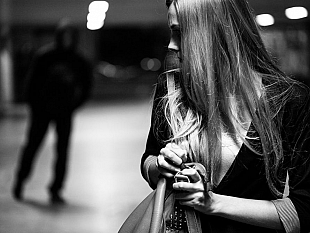 mazara-macedone-perseguita-una-donna-per-mesi-la-polizia-gli-ordina-di-non-avvicinarsi-alla-vittima-di-stalking