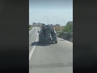 video-le-incredibili-immagini-dello-scooterone-a-bordo-dellauto