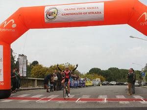 avallone-domenico-conquista-la-25-edizione-della-granfondo-libero-grassi-e-il-team-lombardo-corsa-dedica-la-vittoria-al-papa-di-lello-zambuto