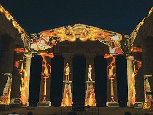 belice/segesta-prorogato-fino-al-28-agosto-lo-spettacolo-phos-io-sono-il-fuoco
