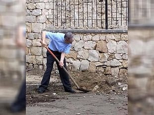 alcamo-il-maltempo-lascia-fango-e-detriti-al-santuario-padre-cottone-ripulisce-lo-slargo