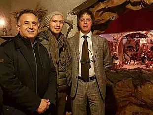 campobello-castiglione-e-l-assessore-dilluvio-in-visita-al-presepe-monumentale-di-michele-lupo