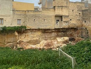 mazara-cede-costone-roccioso-evacuate-3-famiglie-residenti-in-via-marsala