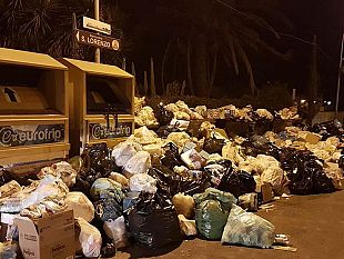 video-mazara-i-tasci-della-munnizza-fuori-orario-e-altro