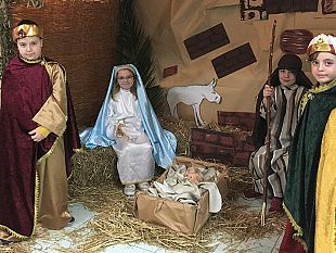 inaugurato-ieri-il-presepe-vivente-all-istituto-comprensivo-g-grassa-si-respira-aria-di-natale